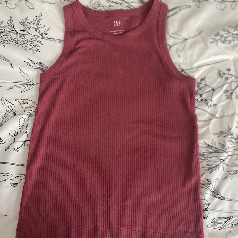 GAP Sleeveless Ribbed Top in rouge color